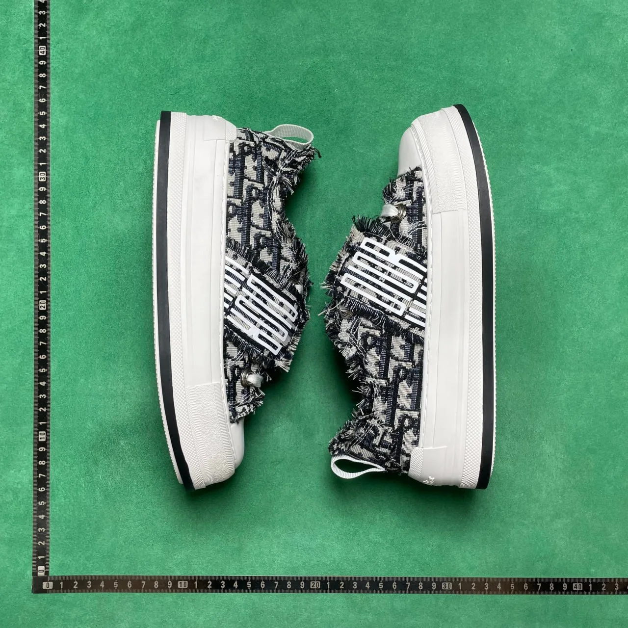 Embroidered Shoes Selection — LQH09-D / oblique 3