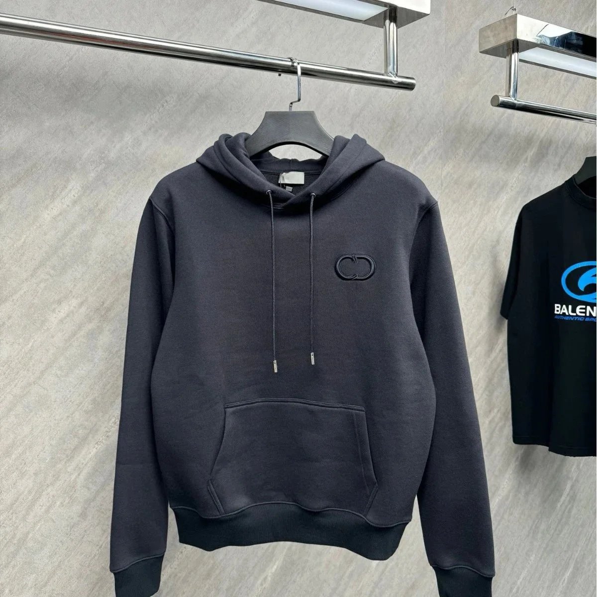 Sweatshirt — Item 6571