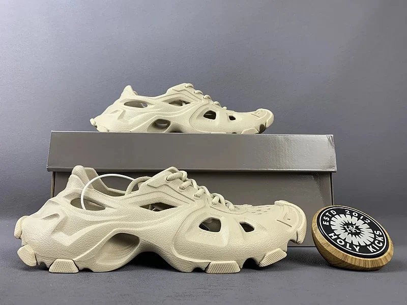 Shoes — Item 6613