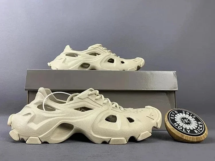 Shoes — Item 6705 2