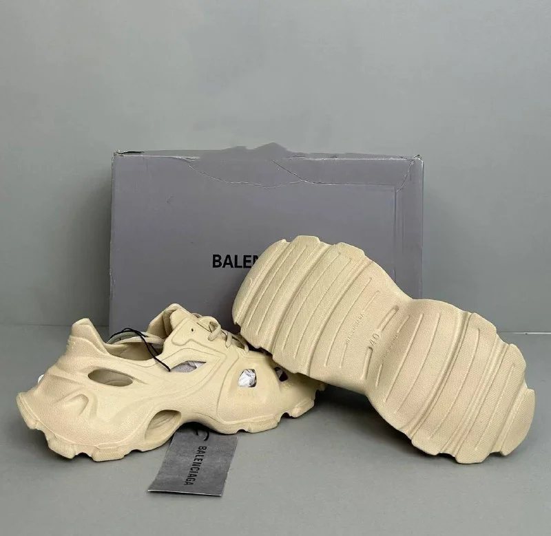 Shoes — Item 6705 5