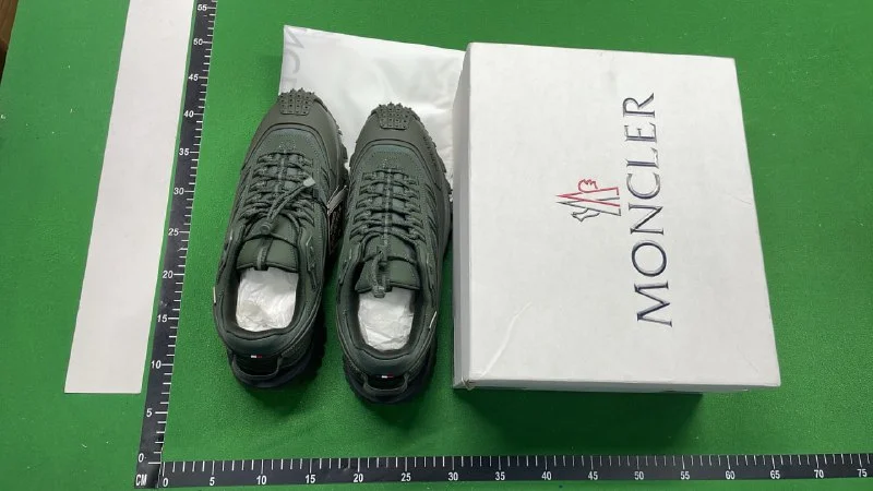 42A1-7m — Shoes 3
