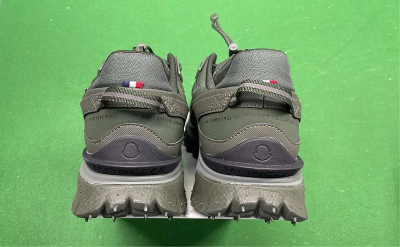 42A1-7m — Shoes 4