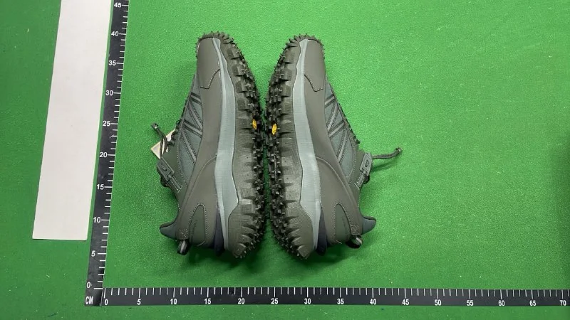 42A1-7m — Shoes 5