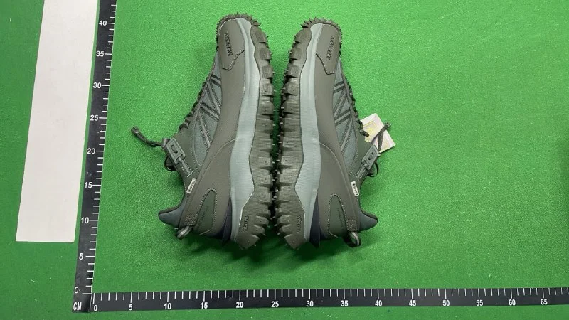 42A1-7m — Shoes 6