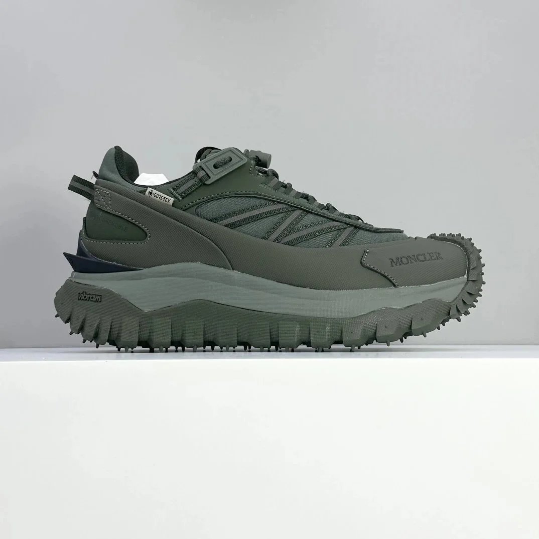 42A1-7m — Shoes