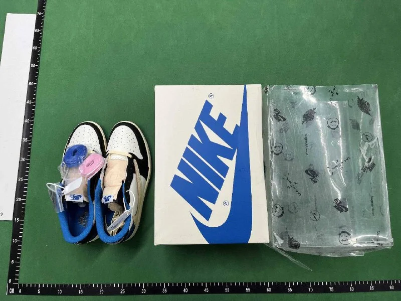 Sneakers — #6847 3
