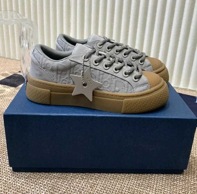Shoes — Item 6856