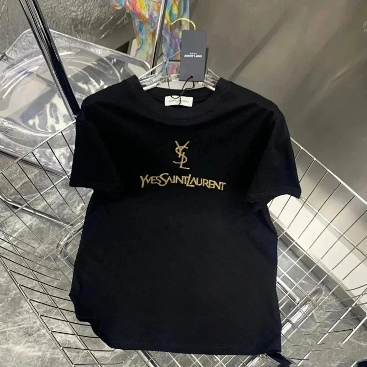 SFashionable and Short-Sleeve Top 2