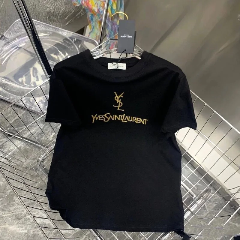 SFashionable and Short-Sleeve Top 3
