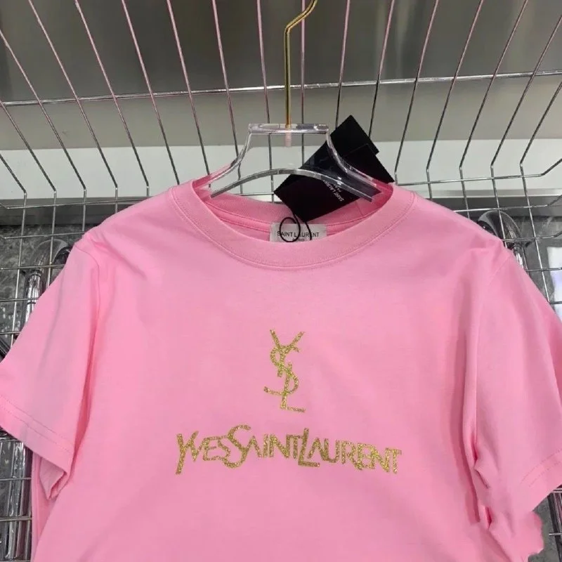 SFashionable and Short-Sleeve Top 4